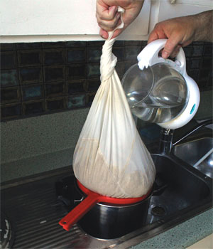 GI-13-Brew-your-own-beer-Step-5-300x350