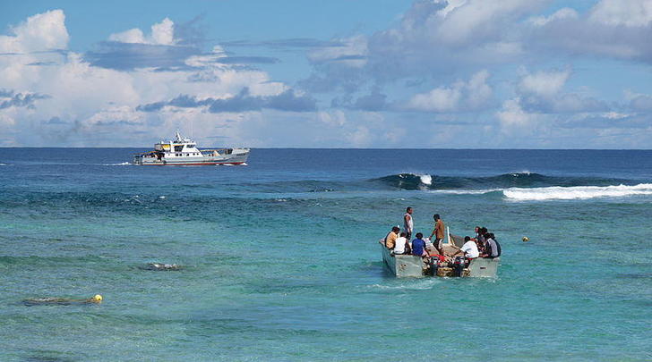800px-Tokelau_barge