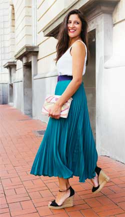 GI-9-Dress-sustainable-and-look-incredible-Green-long-pleated-skirt-250x435