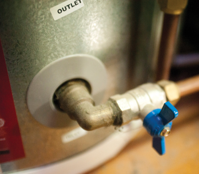 How-to-fix-your-leaky-tap-Step-4-Turn-off-the-hot-water-sink-400x350-GI04