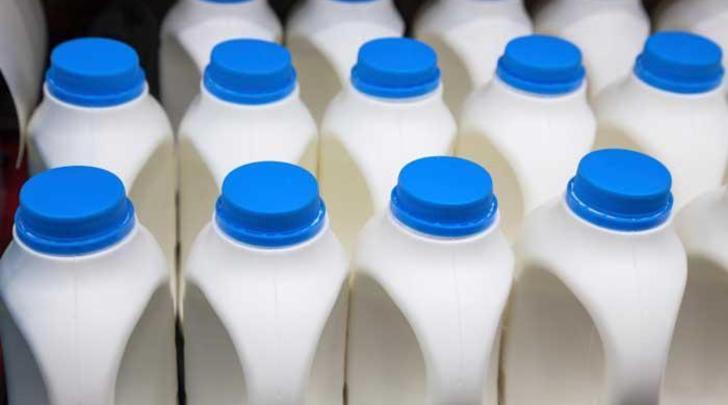 The-truth-about-light-proof-milk-bottles-700x400